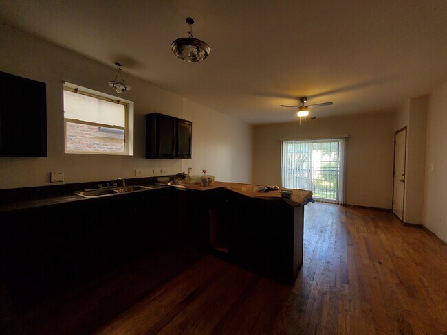 Building Photo - 1546 S Christiana Ave