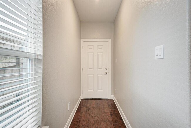 Foto del edificio - 18820 James Carter Jr St