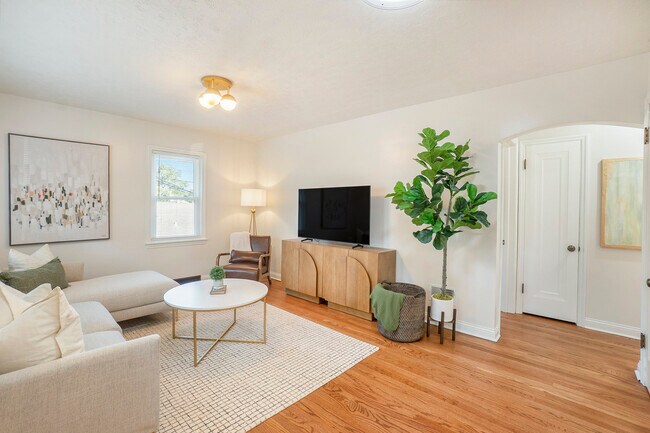 Foto del edificio - 5815 Hickory St