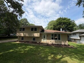 Building Photo - 3S478 Winfield Rd