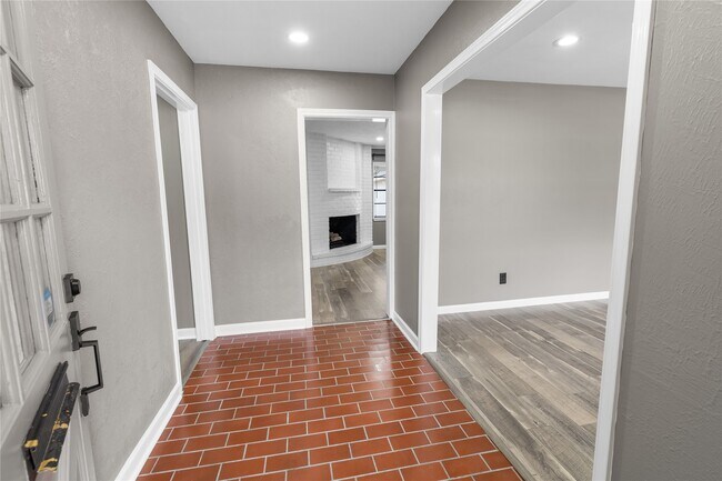 Foto del edificio - 302 Shadow Creek Dr