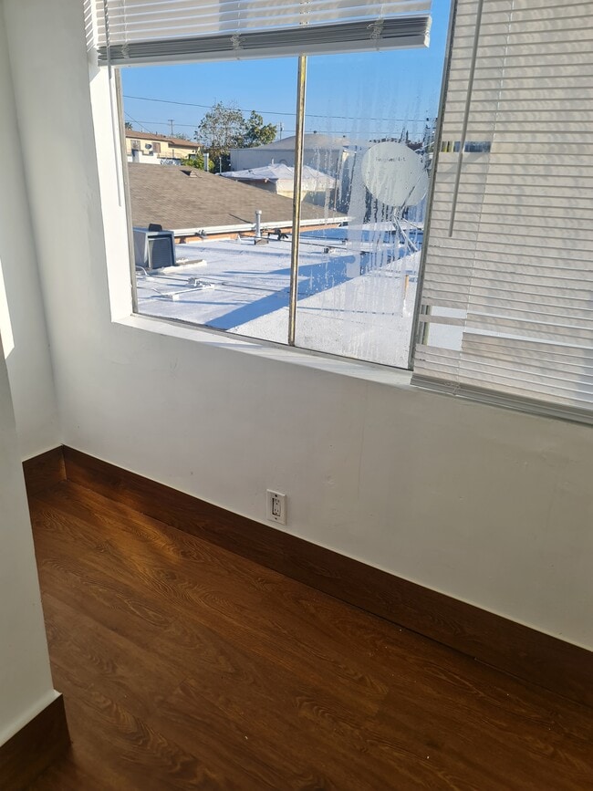 Building Photo - 703 N Fickett St