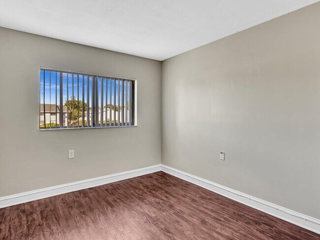 Foto del edificio - 1163 Lake Terry Dr