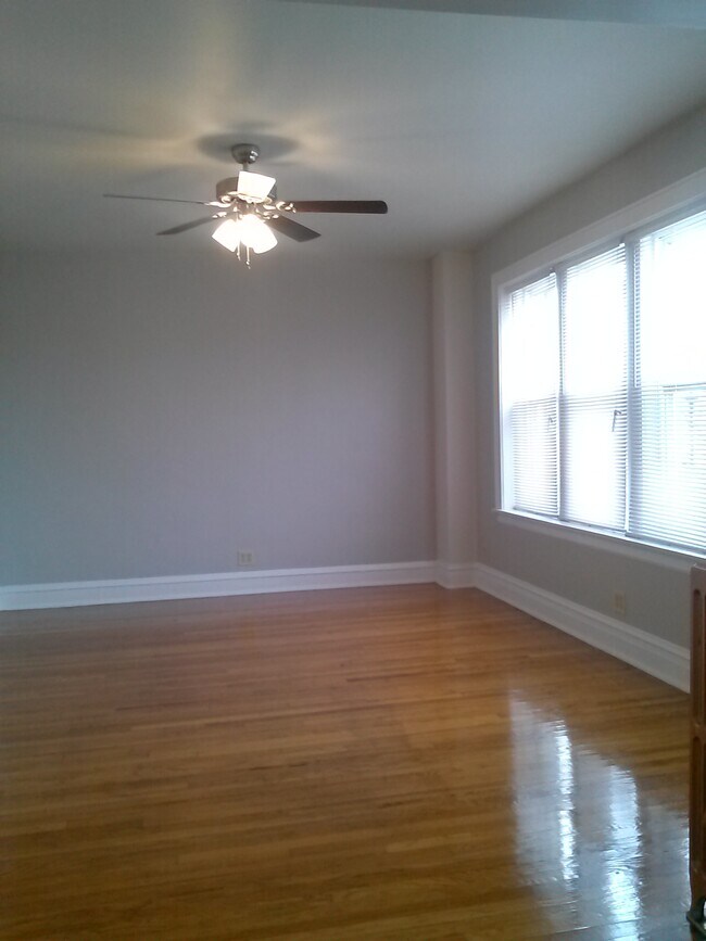 Foto del edificio - 3123 W Foster Ave
