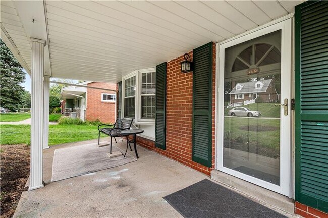 Foto del edificio - 120 Barbour Dr