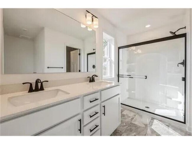 Foto del edificio - 23349 Wood Ln
