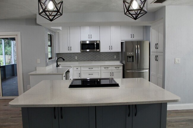Building Photo - Port Orange Charming 5-Bedroom, 2-Bathroom...