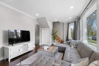 Building Photo - 6028 Crain St