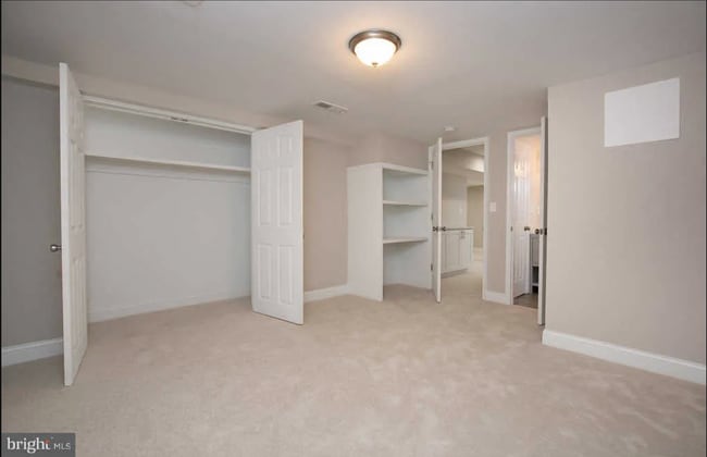 Building Photo - 127 S Jordan St