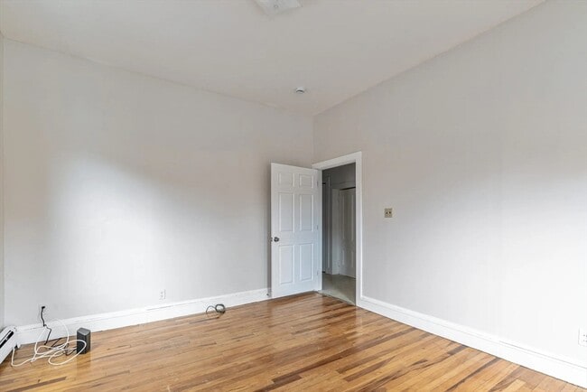Building Photo - 2A Sherman St