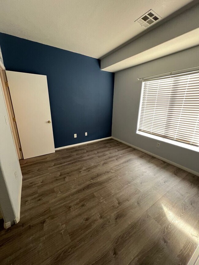 Building Photo - 6842 Mesita Ave