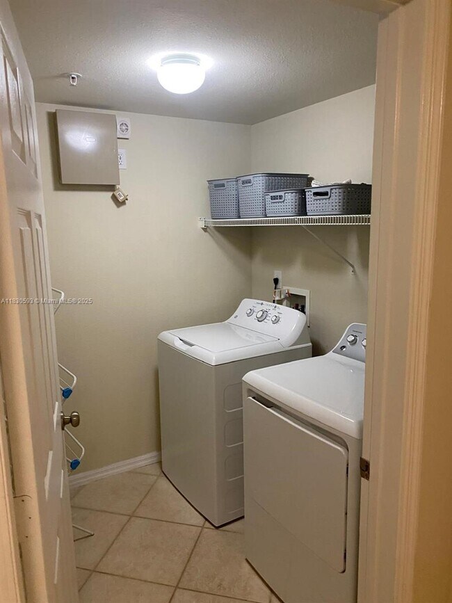 Foto del edificio - 6400 Emerald Dunes Dr