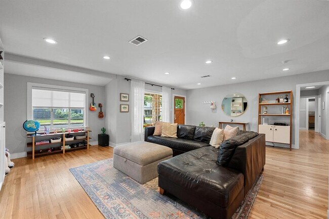 Foto del edificio - 5008 W Frances Pl