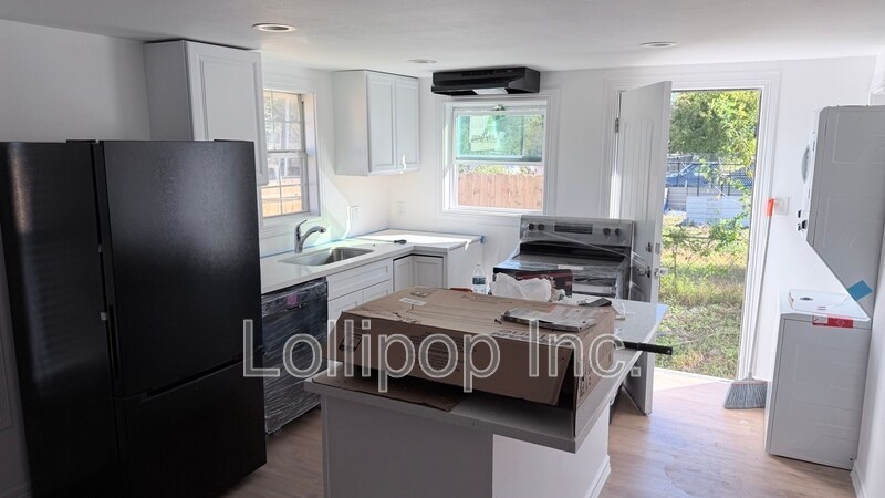 Foto principal - 2617 Sam Wilson St