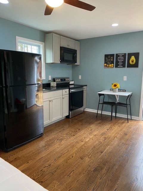 Table and Chair Set - 3076 Rollingwood Ln SE