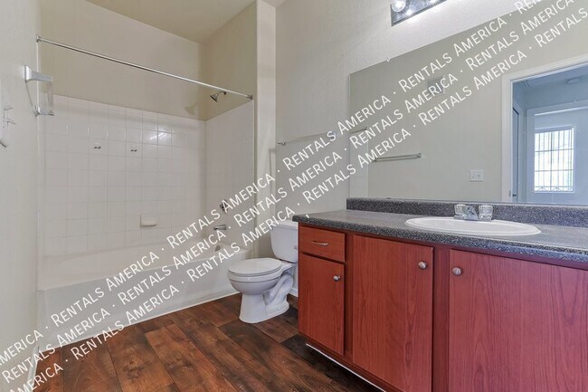 Building Photo - Cute one bedroom with patio