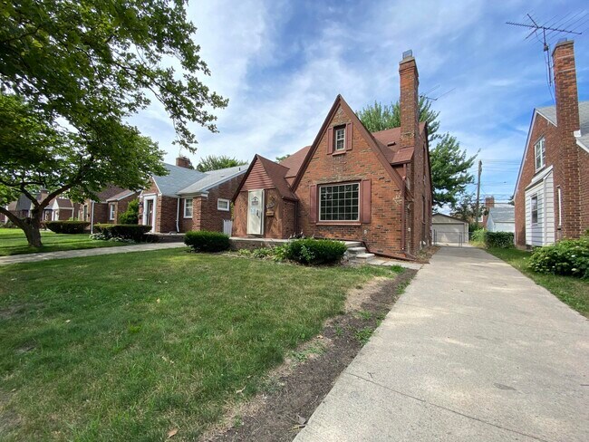 Foto del edificio - 5910 Hillcrest St