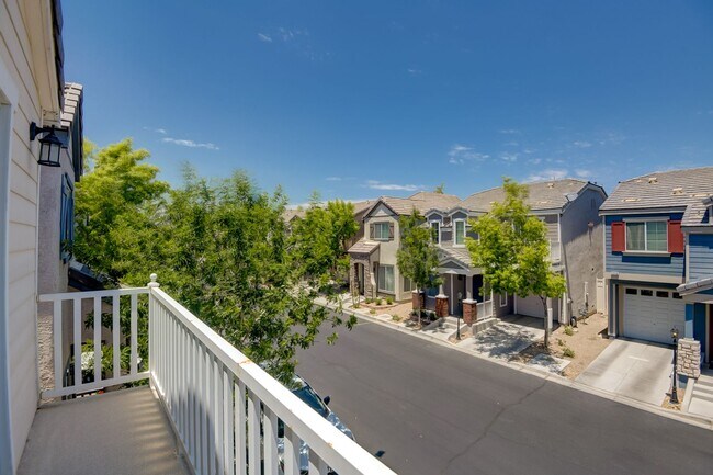 Foto del edificio - 1713 Bamboo Rain Ave