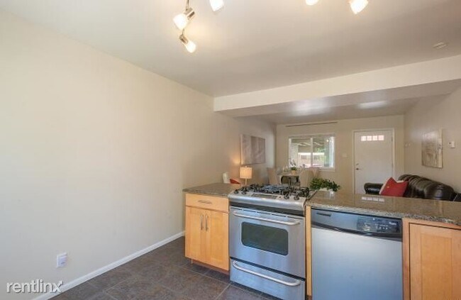 Building Photo - 83 Placita de Oro