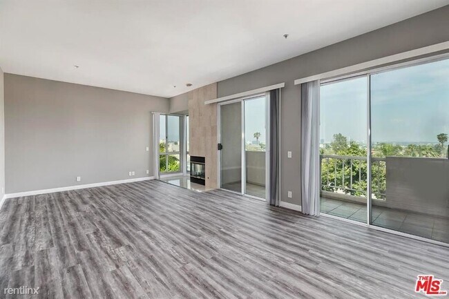 Foto del edificio - 4 br, 3.5 bath Condo - 1545 S Beverly Dr A...