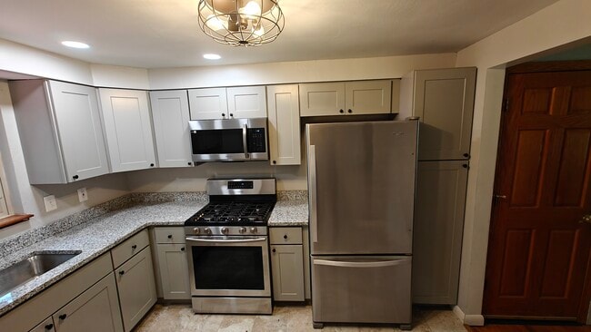 Building Photo - 325 Princeton Ave