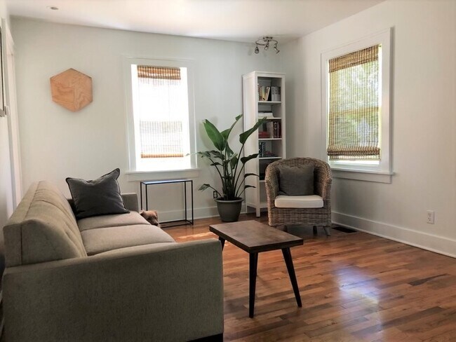 Foto del edificio - 215 E 18th St