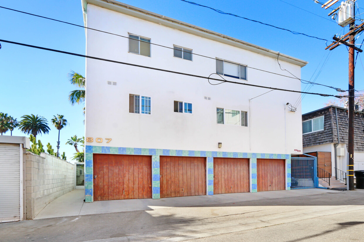 Foto del edificio - 807 5th Street in Santa Monica.  Steps to ...