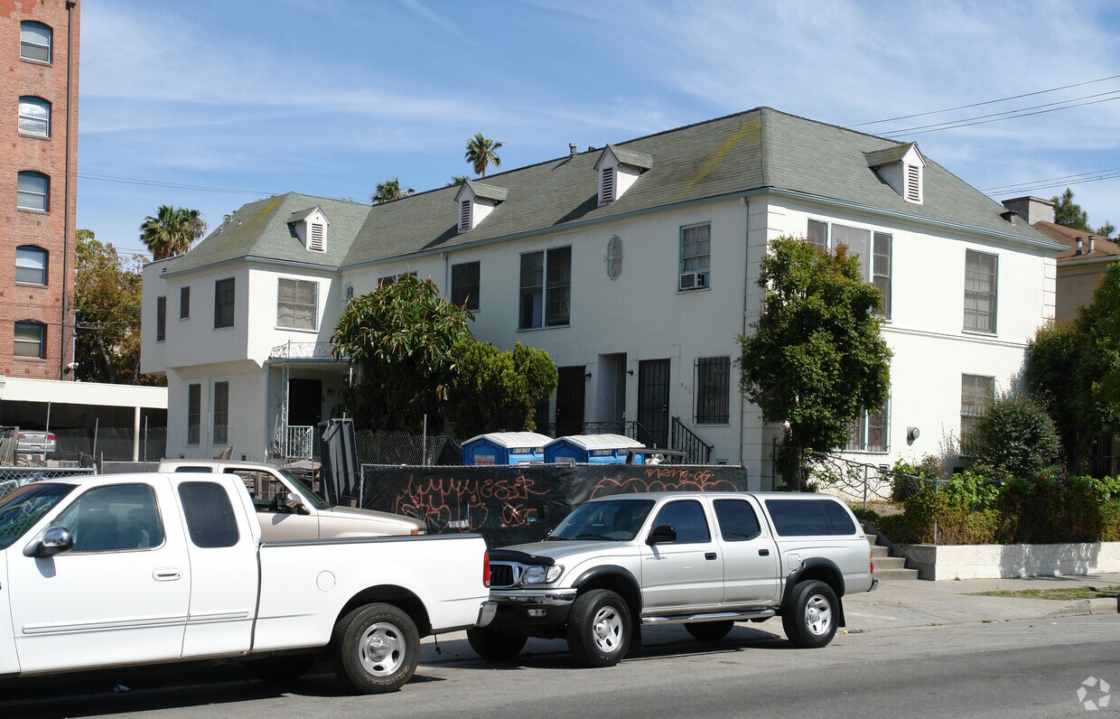 Primary Photo - 862 Irolo St