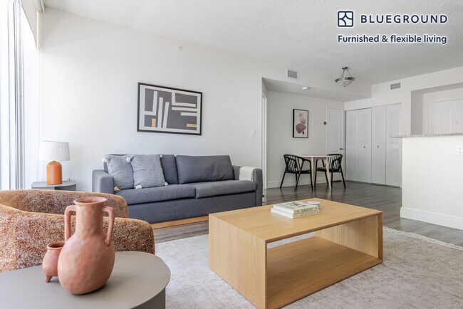 Foto del edificio - 16950 N Bay Rd