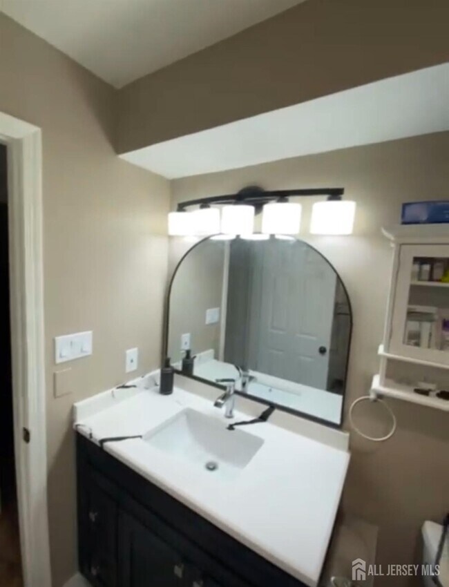 Foto del edificio - 111 Lloyd Ct