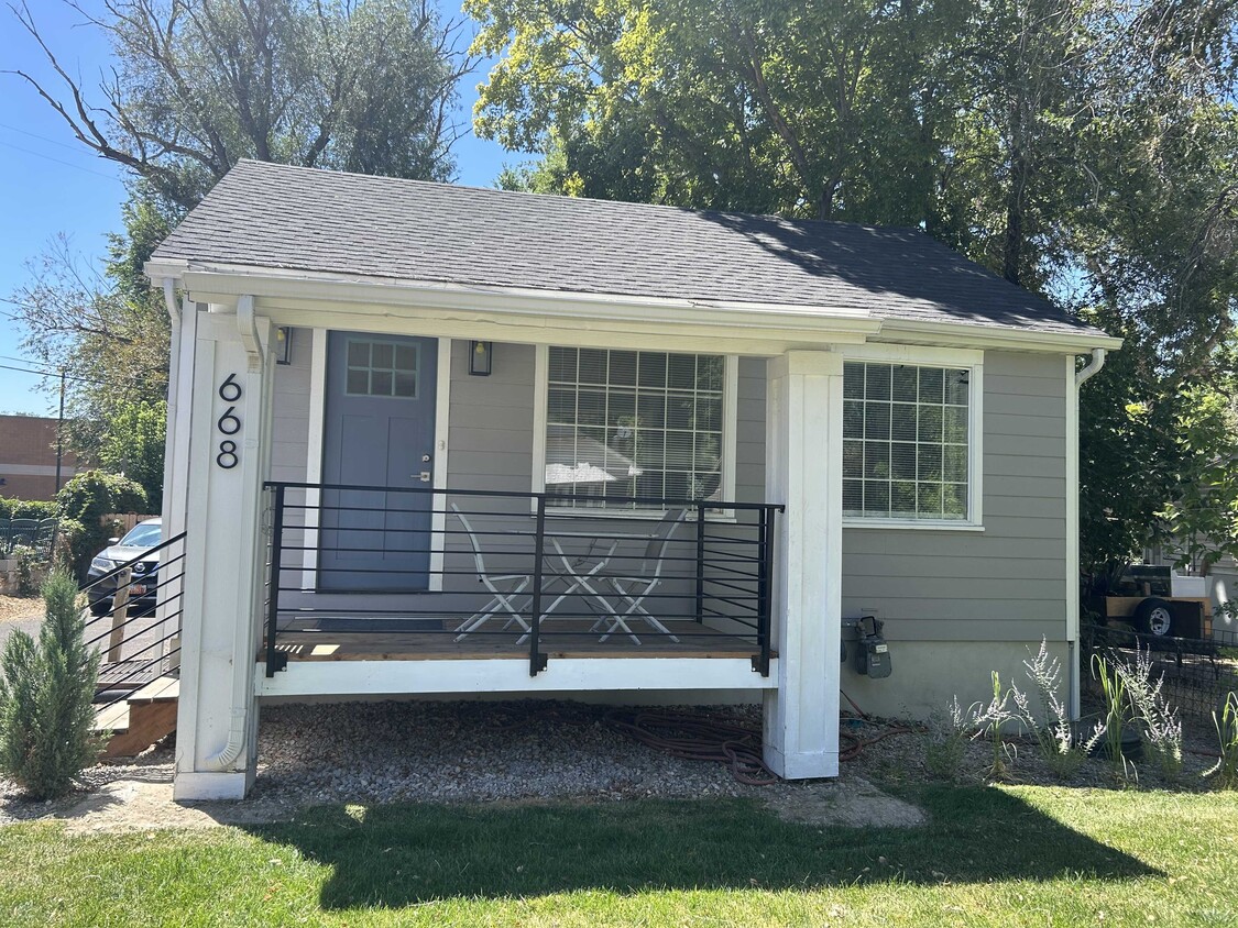 Primary Photo - 668 E Springview Dr