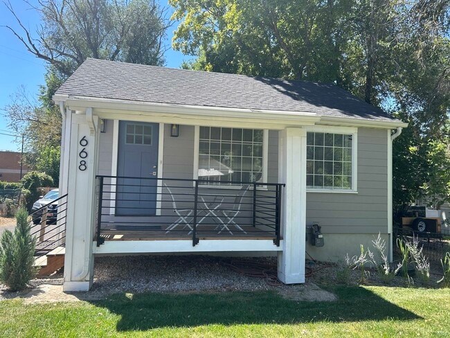 Photo - 668 E Springview Dr House