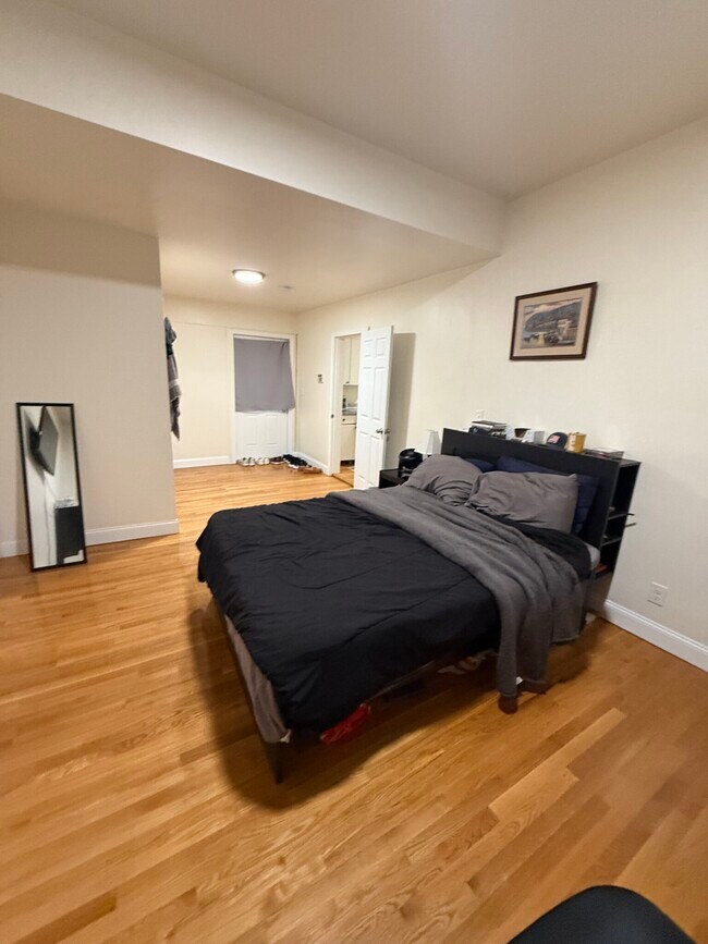 Foto del edificio - 523 E 3rd St