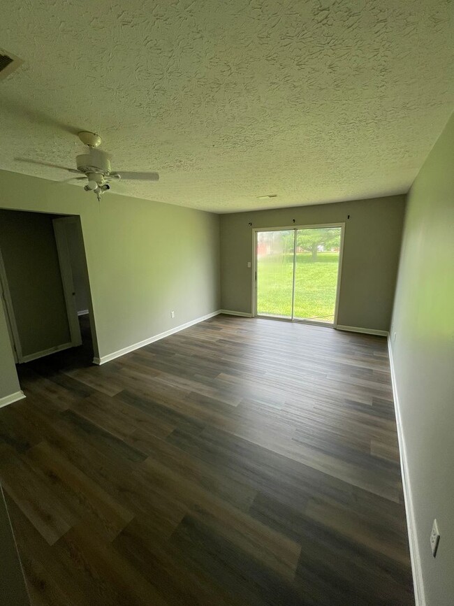 Building Photo - 931 Potter Ave