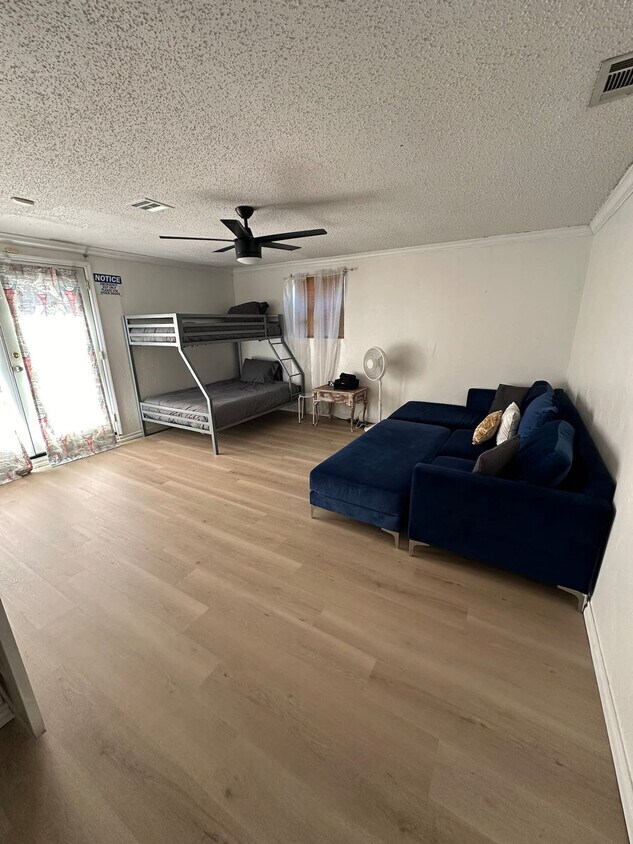 Foto principal - 3304 W Rock Creek Rd