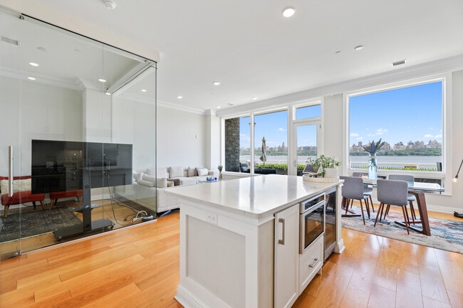 Photo - 3 Somerset Ln House