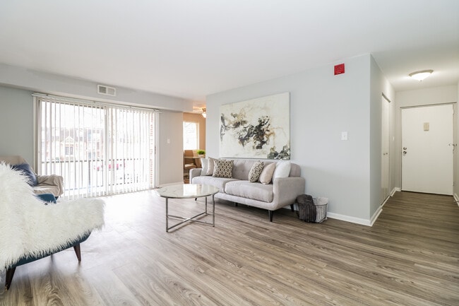 Living Room - Dover Country Club