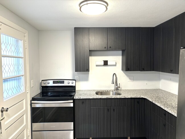 Remodeled Kitchen - 22 Park Pl