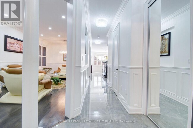 Photo du bâtiment - 837 Cousens Terrace