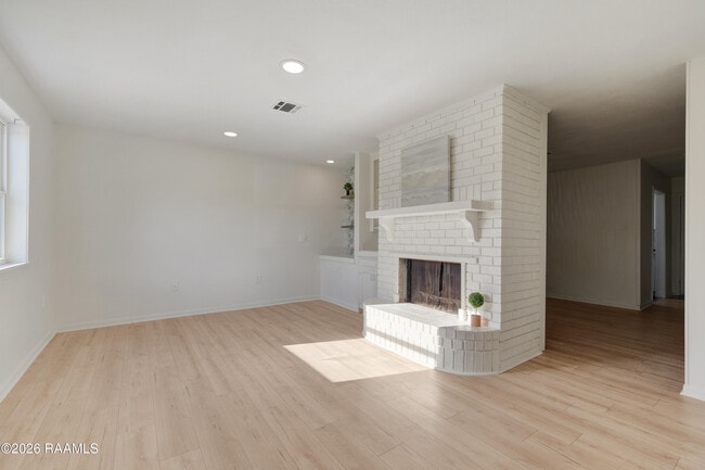 Foto del edificio - 121 Courtney Dr