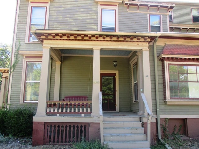 Building Photo - 209 E Chestnut St