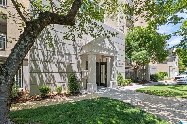 Building Photo - 2600 Arlington Ave S