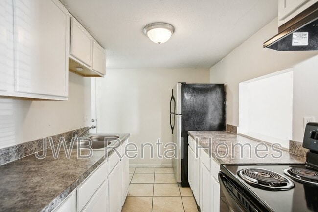 Foto del edificio - 909 Bert Rd