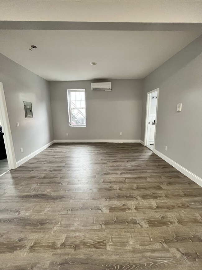 Unit 3 - 131 Monticello Ave