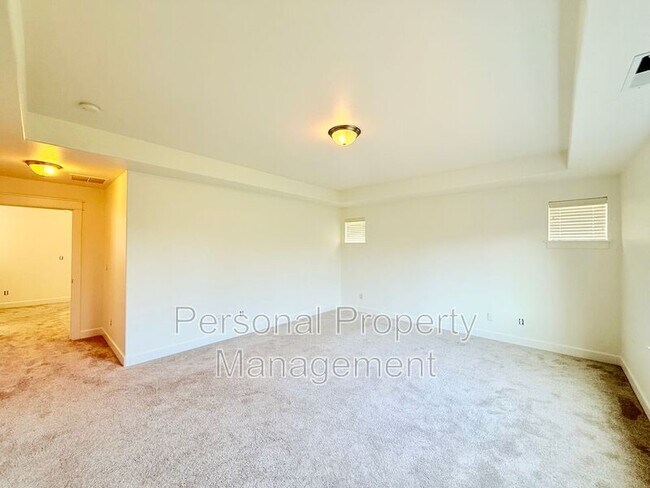 Foto del edificio - 3321 NW Grass Valley Dr