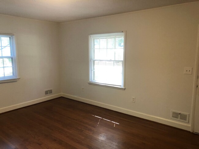 Building Photo - Byerly &amp; Paddock Duplex