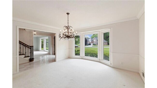 Building Photo - 590 Oakhaven Dr
