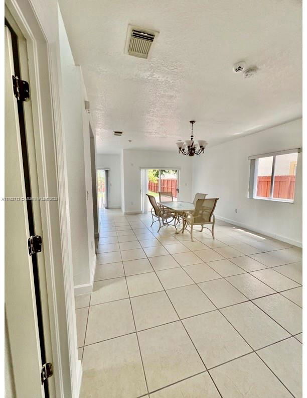 Foto del edificio - 3141 NE 3rd Dr