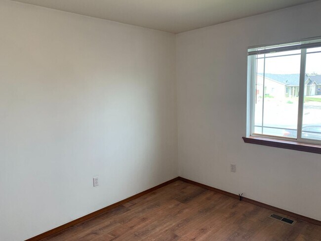Building Photo - 1013 N Pierce Dr