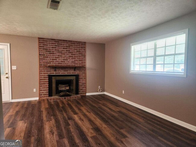 Building Photo - 2061 Chestnut Start Dr